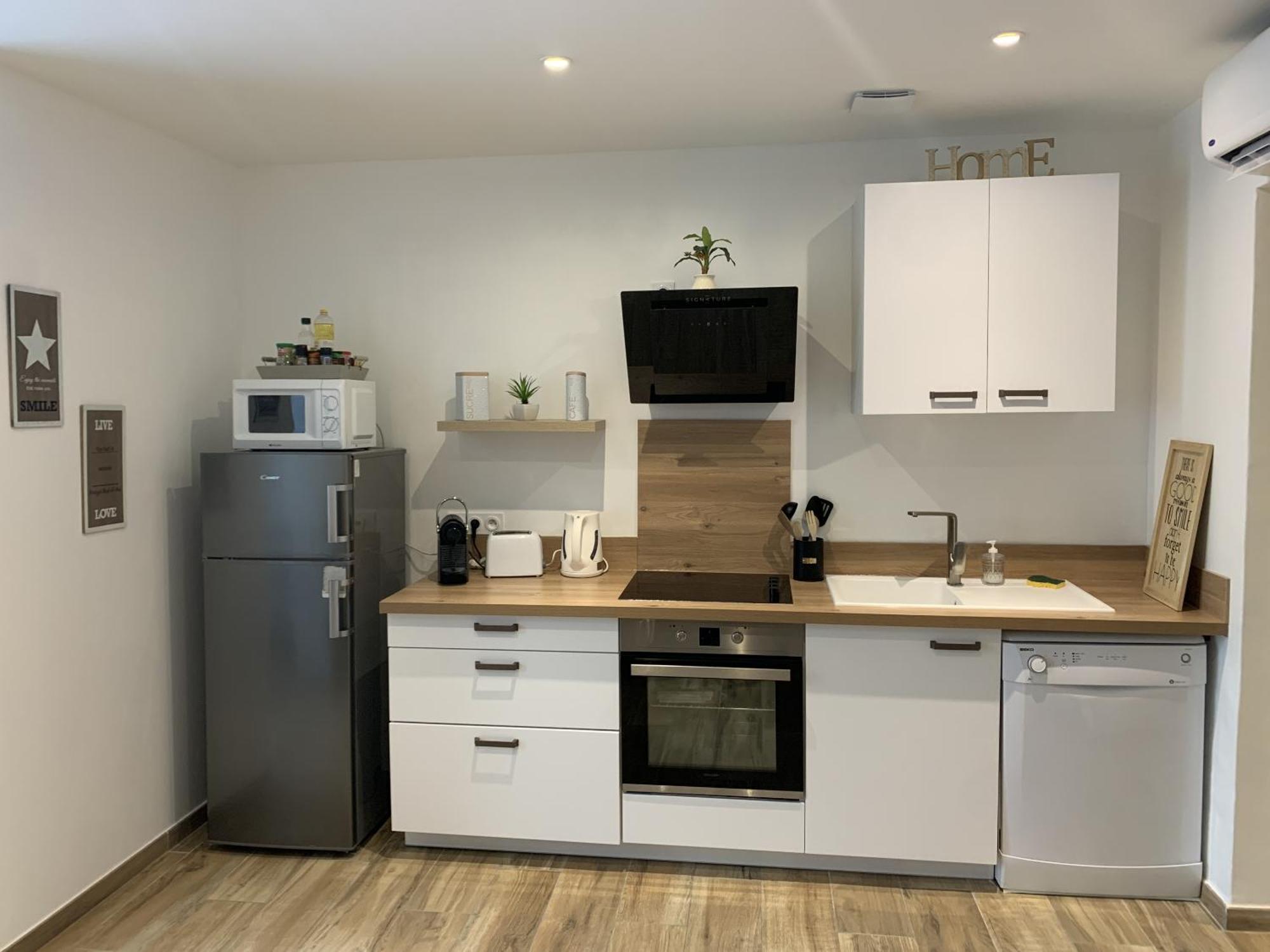 La Petite Maison De Mae-andria Apartment *